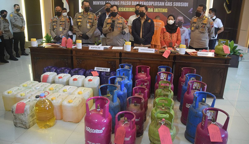 Penampakan Minyak Goreng Palsu Beredar di Jawa Tengah, Harga Rp16.500 per Liter - Bagian 5