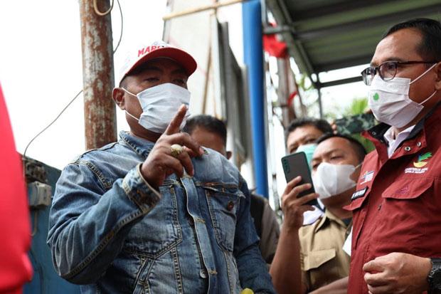  Pria Ini Nekat Terobos Pengawal Risma untuk Adukan Dugaan Penyelewengan Bansos