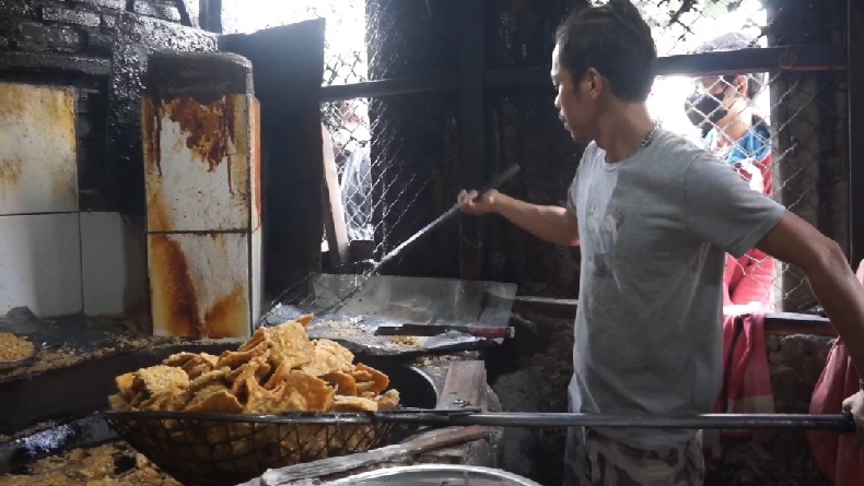 Tempe dan Minyak Langka, Pedagang Oleh-oleh Khas Bandung Terancam Bangkrut