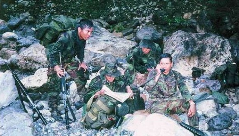 title Tak Patuhi Perintah, Letnan TNI Ini Dilucuti Tak Boleh Bawa Senjata di Daerah Musuh Tak Patuhi Perintah, Letnan TNI Ini Dilucuti Tak Boleh Bawa Senjata di Daerah Musuh