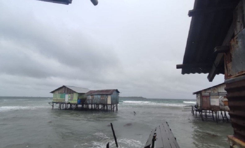 Diterjang Gelombang Laut, Lima Rumah Warga di Pulau Doom Sorong Roboh