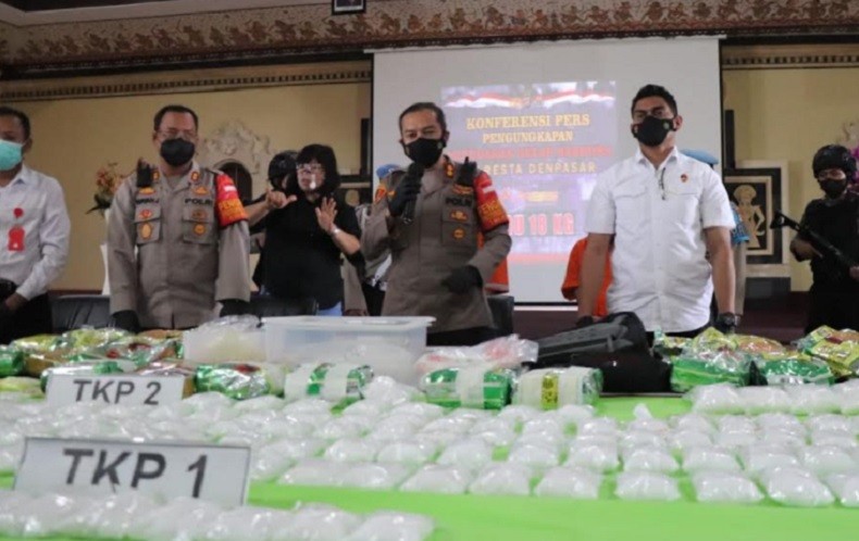 Mawar, Cewek Bandar Sabu 18,5 Kg di Bali Diburu Polisi