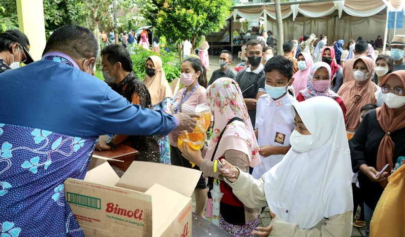 title Aneh, Surplus 4.000 Ton tapi Minyak Goreng Masih Langka di Jawa Timur Aneh, Surplus 4.000 Ton tapi Minyak Goreng Masih Langka di Jawa Timur