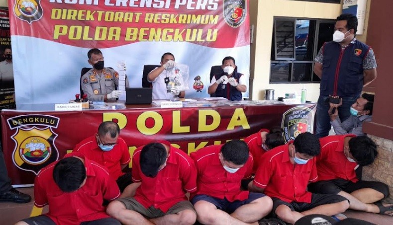 title Polisi Tangkap Dosen Terlibat Pemalsuan Data Nasabah Bank di Bengkulu Polisi Tangkap Dosen Terlibat Pemalsuan Data Nasabah Bank di Bengkulu