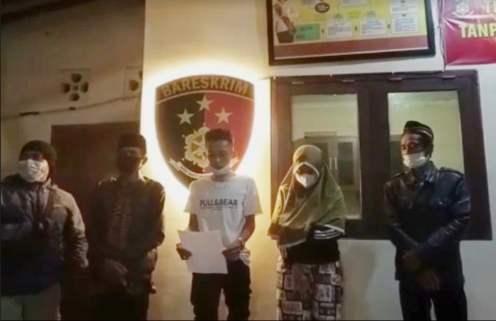 title Viral Penganiayaan Pacar di Malang Berakhir Damai, Pelaku Minta Maaf Viral Penganiayaan Pacar di Malang Berakhir Damai, Pelaku Minta Maaf