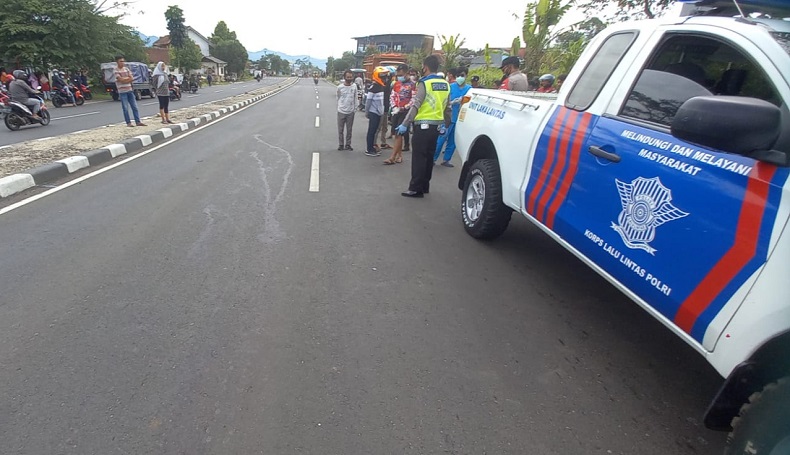 title Dihantam Truk saat Papalidan, Remaja Tak Dikenal di Sukabumi Tewas Mengenaskan Dihantam Truk saat Papalidan, Remaja Tak Dikenal di Sukabumi Tewas Mengenaskan