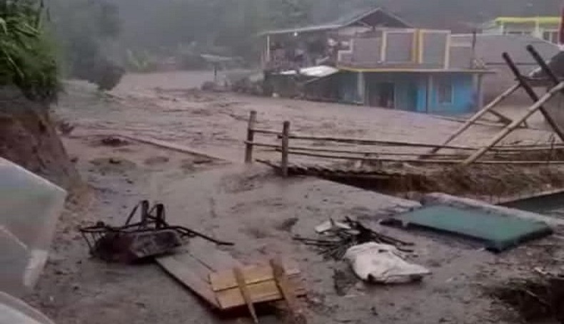 Puluhan Rumah di Garut Rusak Diterjang Banjir, Yonif 303 Dikerahkan Tangani Warga Terdampak