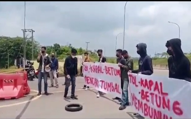 Ada Lubang di Jalan Tol, Mahasiswa OKU Gelar Aksi Damai 