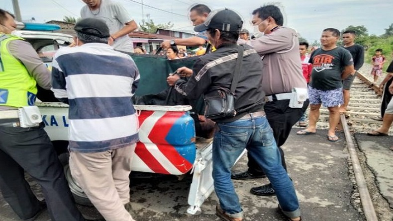 Pemotor Tewas Ditabrak Kereta Api di Tebingtinggi, 1 Luka-Luka