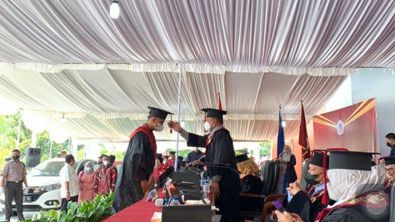 1.788 Wisudawan Ikuti Wisuda Drive Thru di Universitas Negeri Gorontalo
