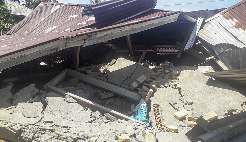 Penampakan Bangunan Hancur Diguncang Gempa Magnitudo 6.2 di Pasaman Barat - Bagian 2