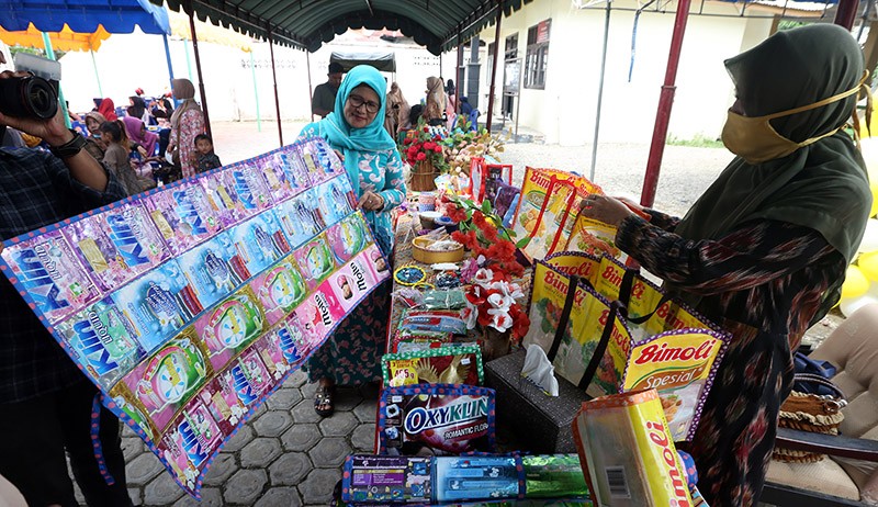 Warga Banda Aceh Pamer Produk Kerajinan Berbahan Sampah Plastik - Bagian 1