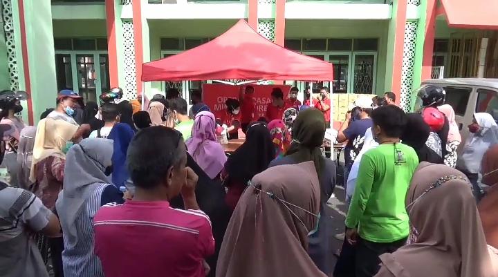 Serbu Pasar Murah Minyak Goreng, Emak-Emak di Kota Parepare Abaikan Prokes