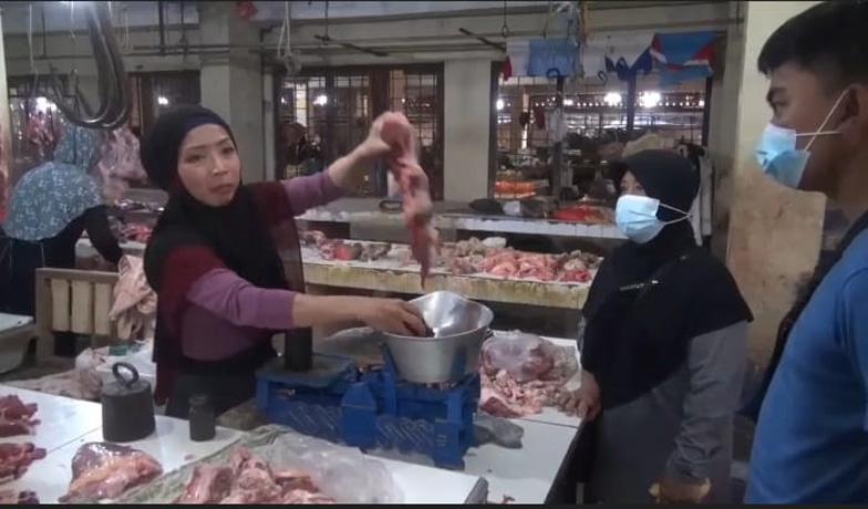 title Pasokan dari Peternak Berkurang, Harga Daging Sapi di Tegal Naik Rp125.000 per Kilogram Pasokan dari Peternak Berkurang, Harga Daging Sapi di Tegal Naik Rp125.000 per Kilogram