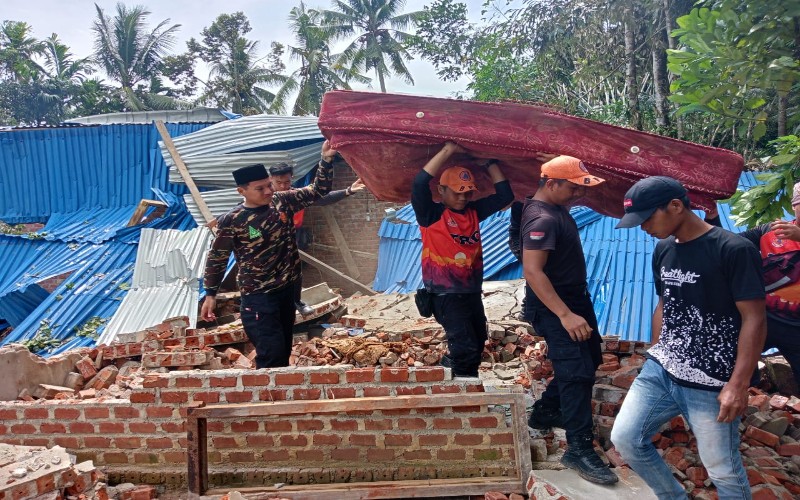 Puting Beliung Terjang Musi Rawas, Puluhan Rumah Rusak 7 Warga Terluka
