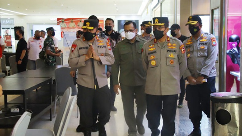 Kapolda Sulut Dampingi Kadivkum Polri Tinjau Vaksinasi di Manado