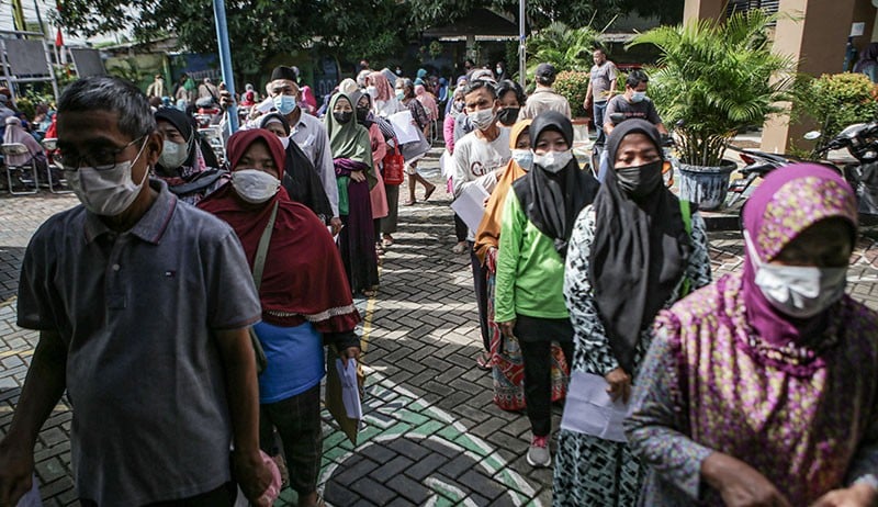 Suasana Antrean Pengambilan Bansos BPNT Rp600.000 di Kota Tangerang - Bagian 3