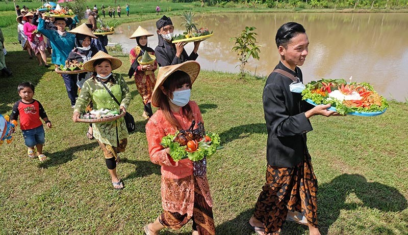 Tradisi Kirab Jodang, Keliling Rawa Sambil Membawa Hasil Bumi - Bagian 2