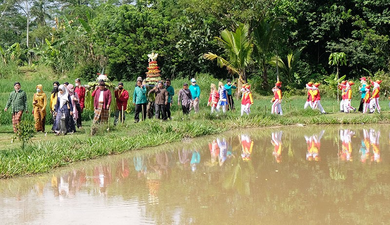 Tradisi Kirab Jodang, Keliling Rawa Sambil Membawa Hasil Bumi - Bagian 1