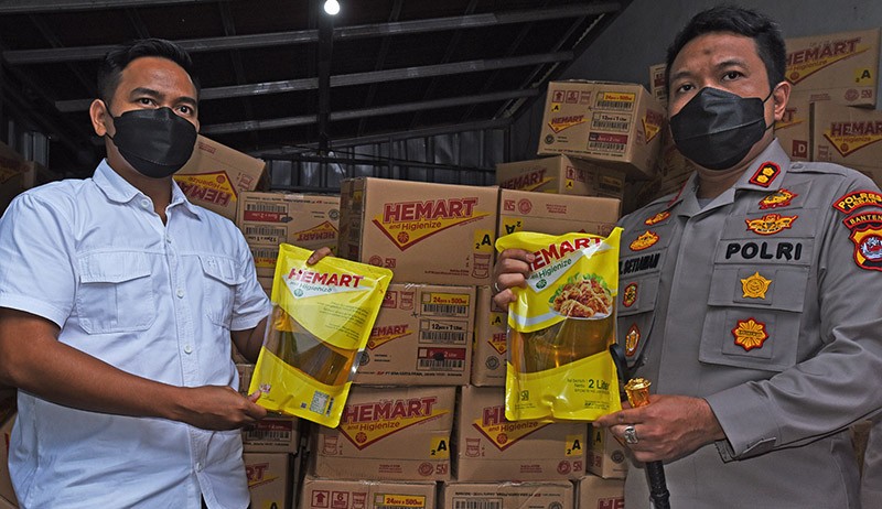 Penampakan 24 Ton Minyak Goreng Ditimbun di Lebak - Bagian 3