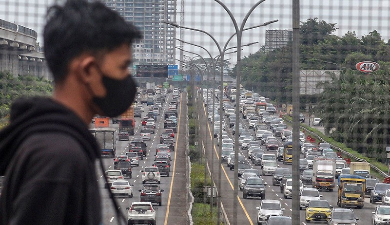 Libur Panjang Isra Miraj, Lalu Lintas Tol Jagorawi Padat - Bagian 3