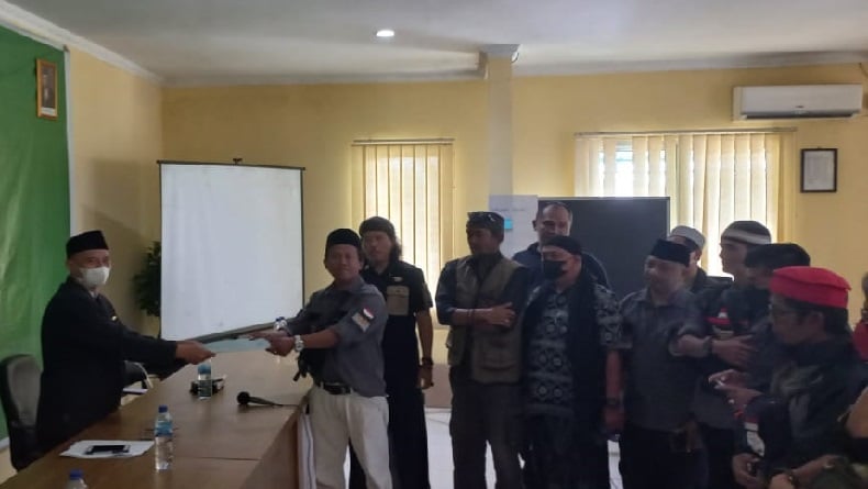 title Azan dan Gonggongan Anjing, Ormas Sukabumi Tuntut Menag Yaqut Dipecat Azan dan Gonggongan Anjing, Ormas Sukabumi Tuntut Menag Yaqut Dipecat