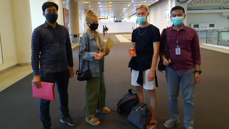 title Palsukan Izin Tinggal, Pasutri Rusia Dideportasi dari Bali Palsukan Izin Tinggal, Pasutri Rusia Dideportasi dari Bali