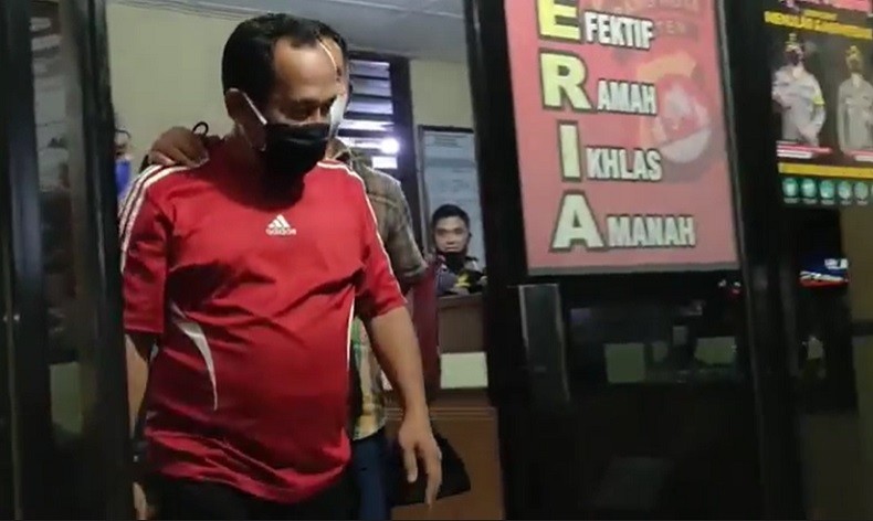 title Preman Palak Pedagang Pasar di Serang Ditangkap, Mengaku Setor ke Aparat Pemkot Preman Palak Pedagang Pasar di Serang Ditangkap, Mengaku Setor ke Aparat Pemkot