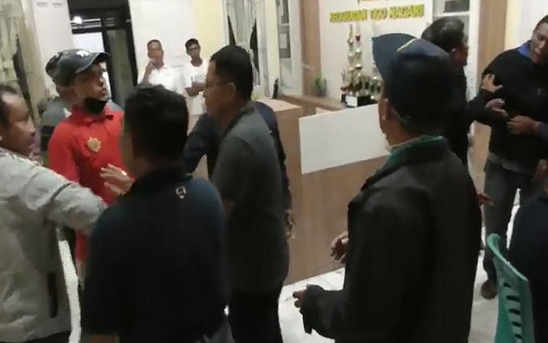 Sesama Pengungsi Gempa Pasaman Barat Nyaris Adu Jotos gegara Tak Dapat Bantuan