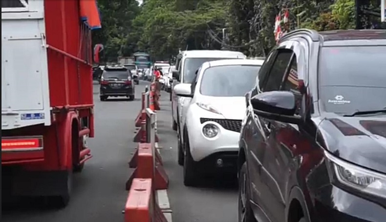Kendaraan Luar Kota Padati Jalur Bandung-Lembang, Didominasi Wisatawan Lokal 