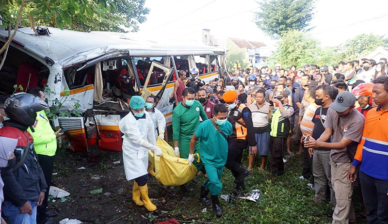 Korban Tewas Bus Pariwisata Tertabrak Kereta di Tulungagung Bertambah Jadi 6 Orang