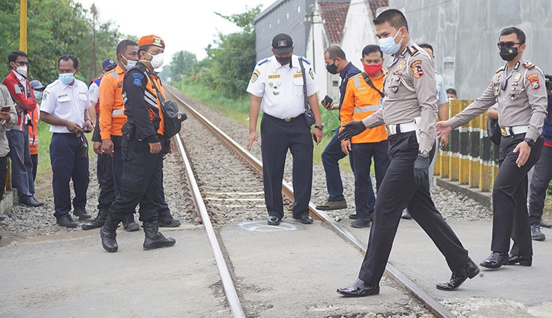 Polisi Selidiki Penyebab Kecelakaan Tabrakan Kereta dan Bus di Tulungagung - Bagian 2