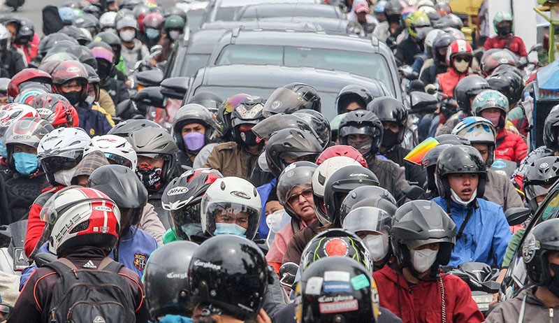 Macet Berjam-jam Menuju Puncak Bogor, Pengemudi Duduk di Jalanan - Bagian 3