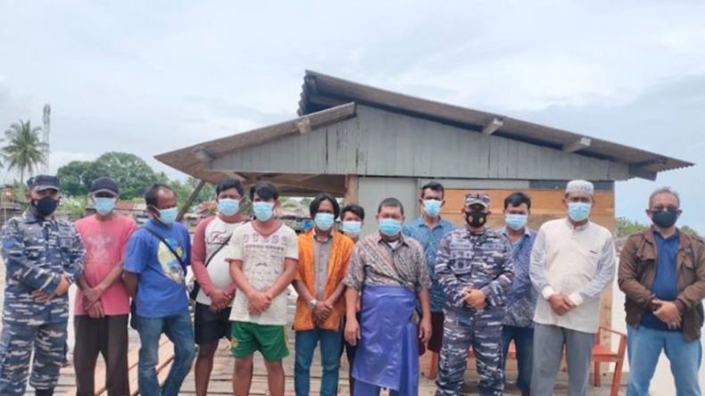 Kapal Nelayan Ditabrak Tanker, 9 ABK Selamat Dibantu Prajurit TNI