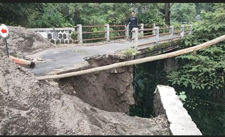  Diguyur Hujan Deras, Jembatan di Karang Kidul Boyolali Ambrol