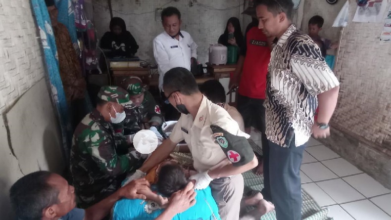 Satgas Gakkum Operasi Damai Cartenz Gelar Baksos di Cikelet Garut, 24 Anak Dikhitan