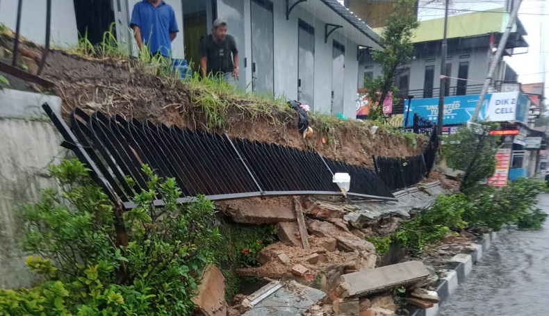 Pagar Mal Pelayanan Bale Madukara Purwakarta Ambruk, Ini Kata Sekda 