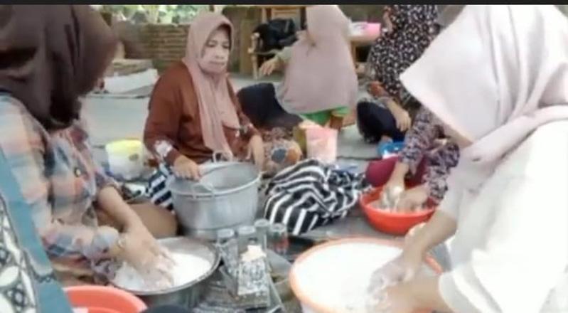  Minyak Klentik Buatan Emak-emak di Pedesaan Ini Bisa Atasi Kelangkaan Minyak Goreng