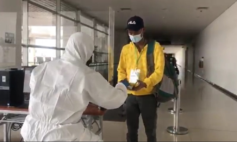 211 PMI dari Brunei Tiba di Bandara Juanda, 15 Positif Covid-19 