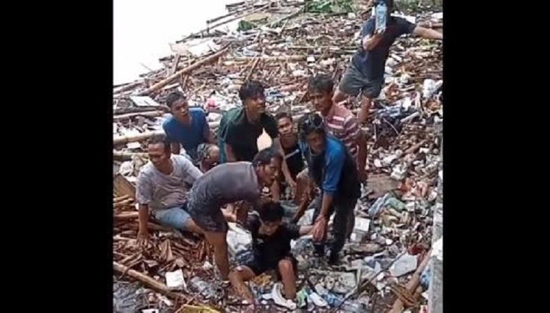 Geger Remaja Ditemukan Tersangkut di Tumpukan Sampah, Ngaku Uji Nyali dengan Teman