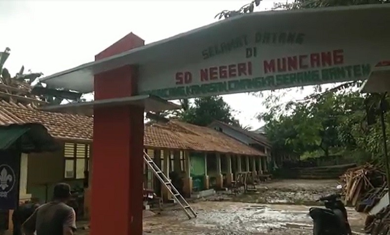 Dua Ruang Kelas SDN Muncang Serang Ambruk Diterjang Hujan Deras Seharian