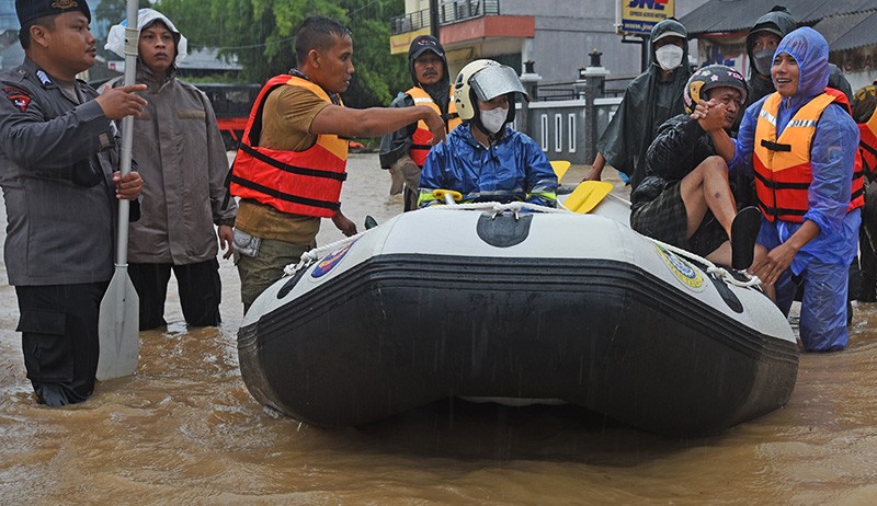 Sejumlah Motor Mogok Terjebak Banjir saat Melintasi Jalan Kota Serang - Bagian 3