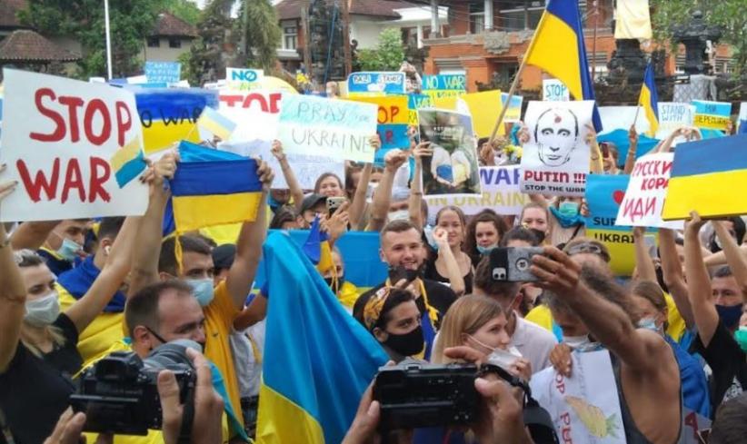 Tak Kantongi Izin, Warga Ukraina di Bali Tetap Gelar Aksi Desak Hentikan Perang