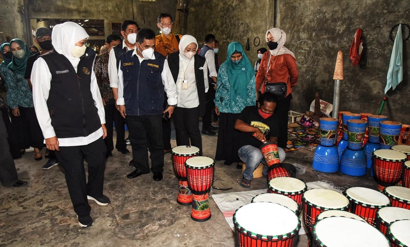 Gubernur Khofifah Usulkan IKM Kendang Jimbe Blitar Jadi Desa Devisa 