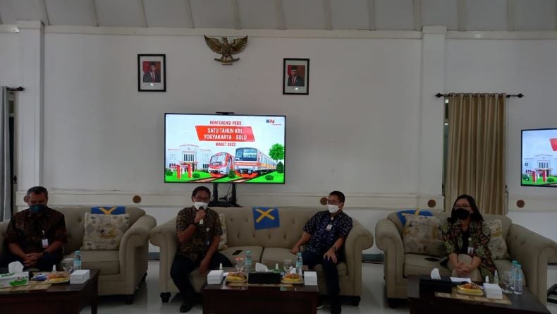title Satu Tahun KRL Yogyakarta-Solo Beroperasi, Layani 2,2 Juta Pengguna Satu Tahun KRL Yogyakarta-Solo Beroperasi, Layani 2,2 Juta Pengguna