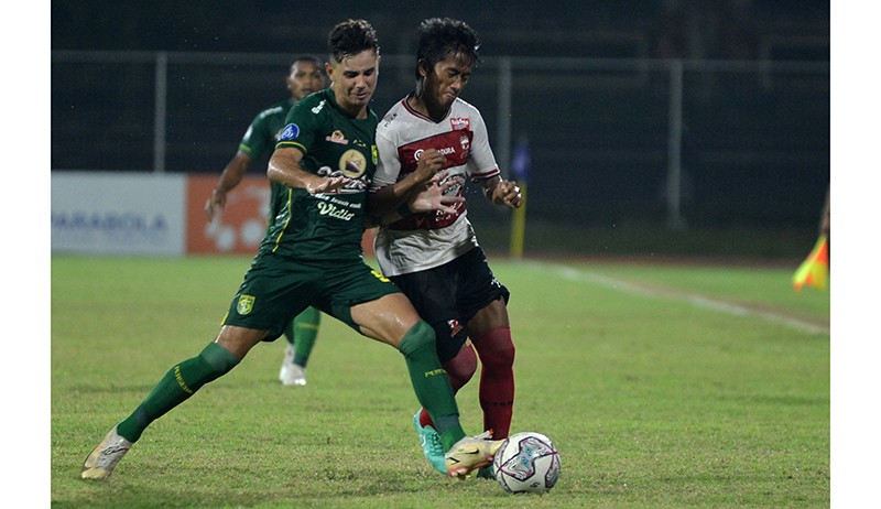 Madura United Dikalahkan Persebaya Surabaya 1-2 - Bagian 2