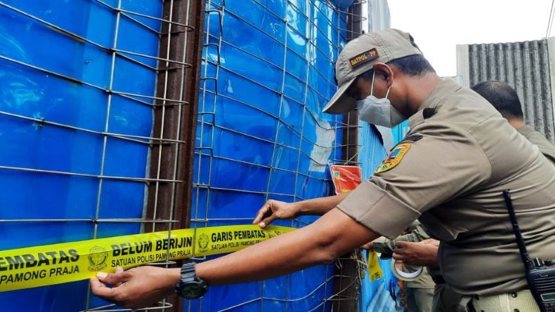 Satpol PP Kudus Pantau Tempat Karaoke yang Nekat Beroperasi Meskipun Telah Disegel 