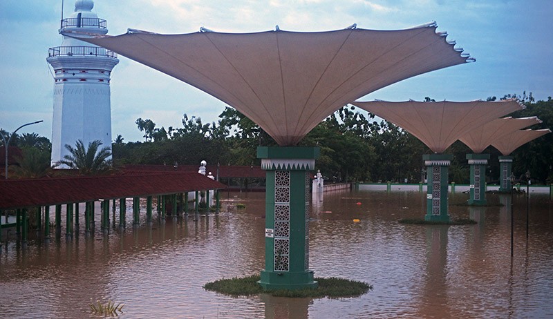 Penampakan Masjid Agung Kesultanan Banten Terendam Banjir - Bagian 2