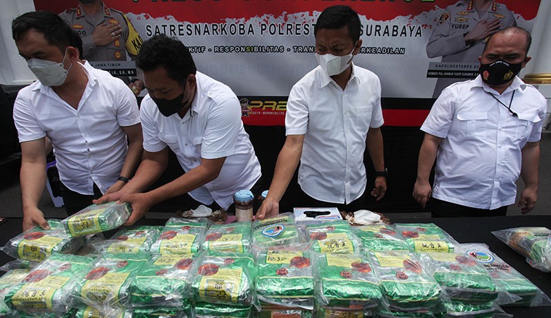 Polresta Surabaya Ungkap Peredaran 46,6 Kg Sabu dan 4.000 Butir Pil Koplo - Bagian 1