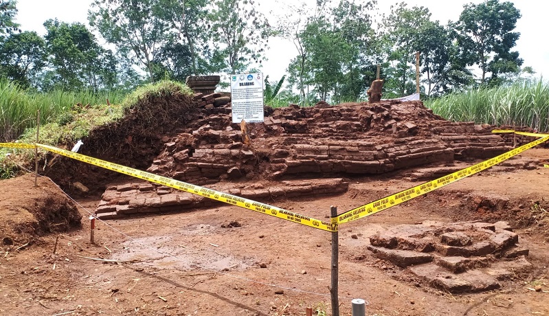 title Kisah Mistis Pria Duduk Bersila, Penunggu Candi di Situs Srigading Peninggalan Mataram Kuno Kisah Mistis Pria Duduk Bersila, Penunggu Candi di Situs Srigading Peninggalan Mataram Kuno
